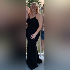 ✨SLEEK BLACK FORMAL DRESS✨ size 15 and stretchy!